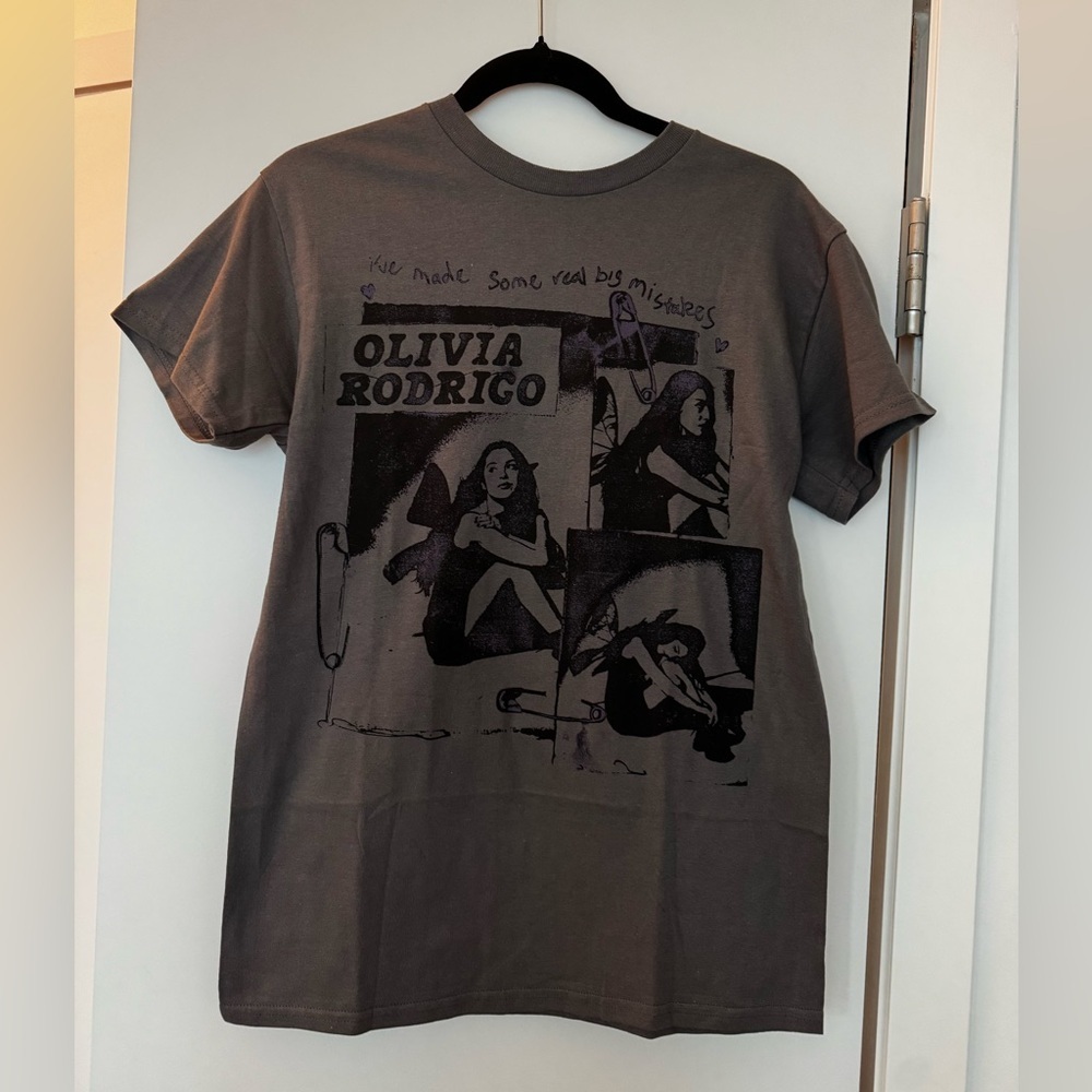 NWT Olivia Rodrigo Graphic Tee in Charcoal